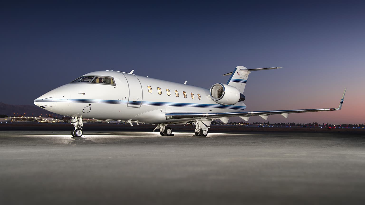 Challenger 604 N267DW