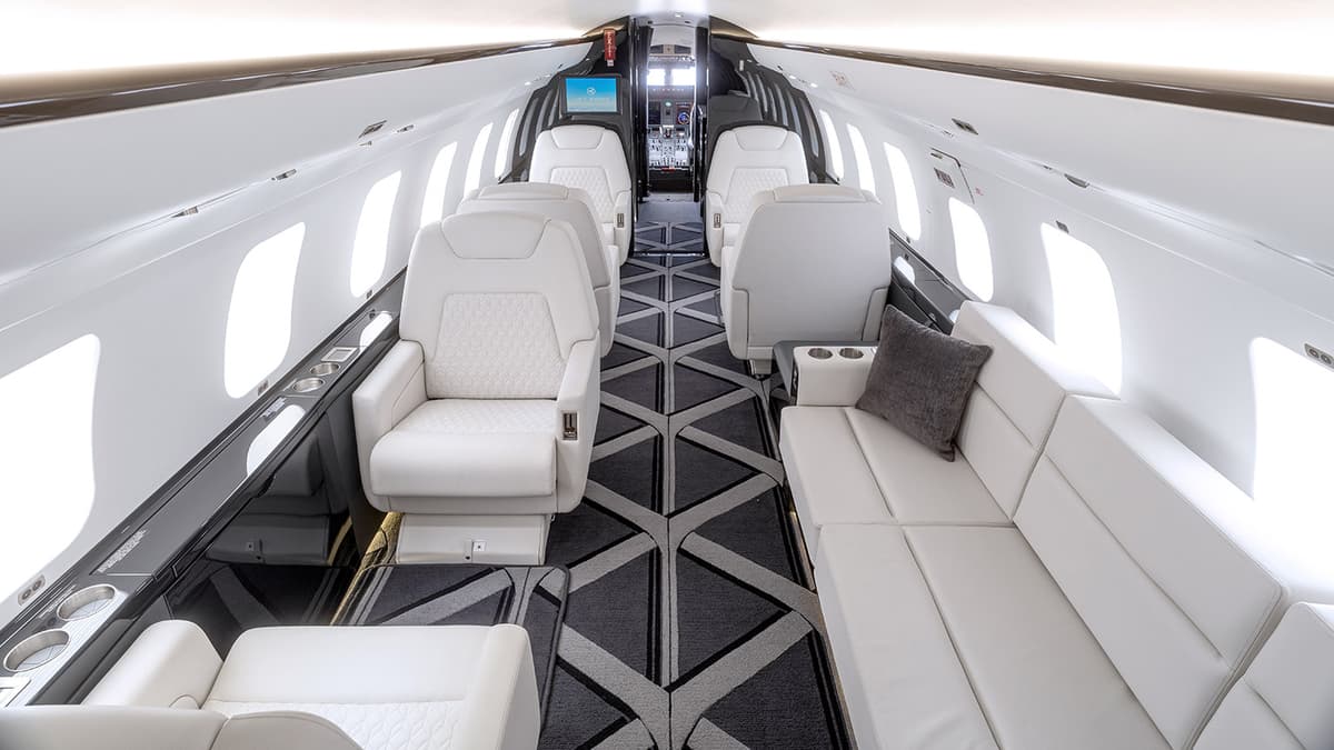 Challenger 605 N26JE