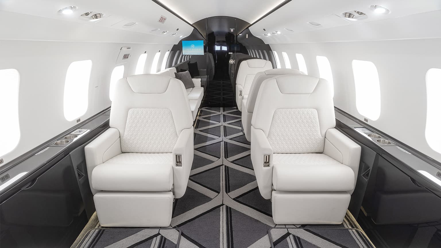 Challenger 605 N26JE