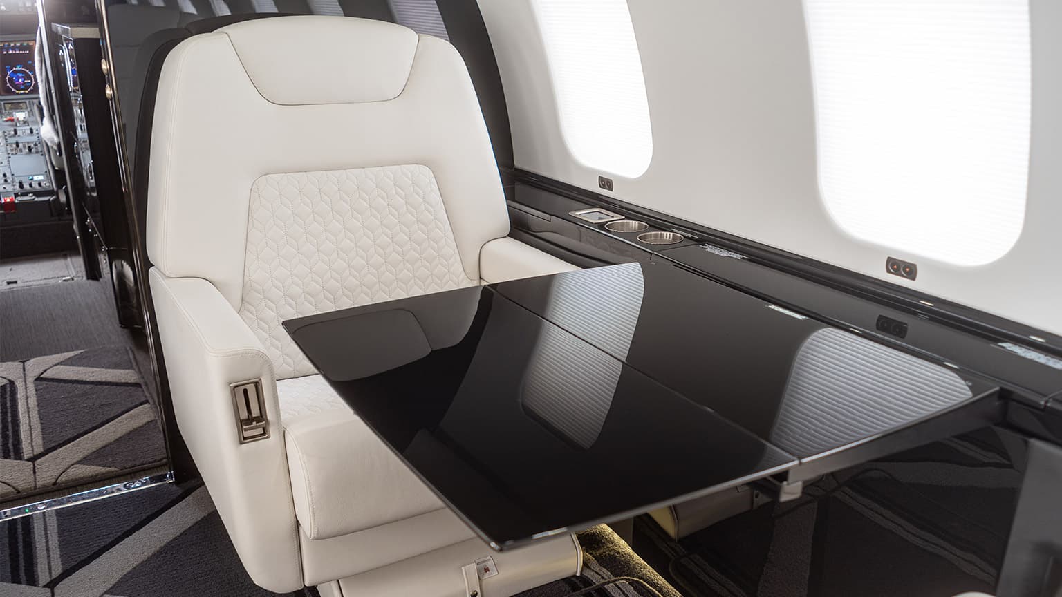 Challenger 605 N26JE