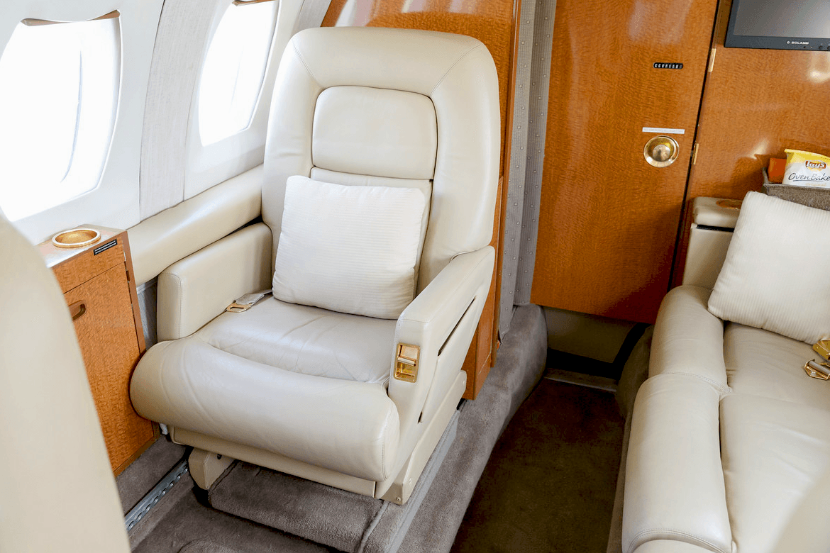 Hawker 700A N26ME