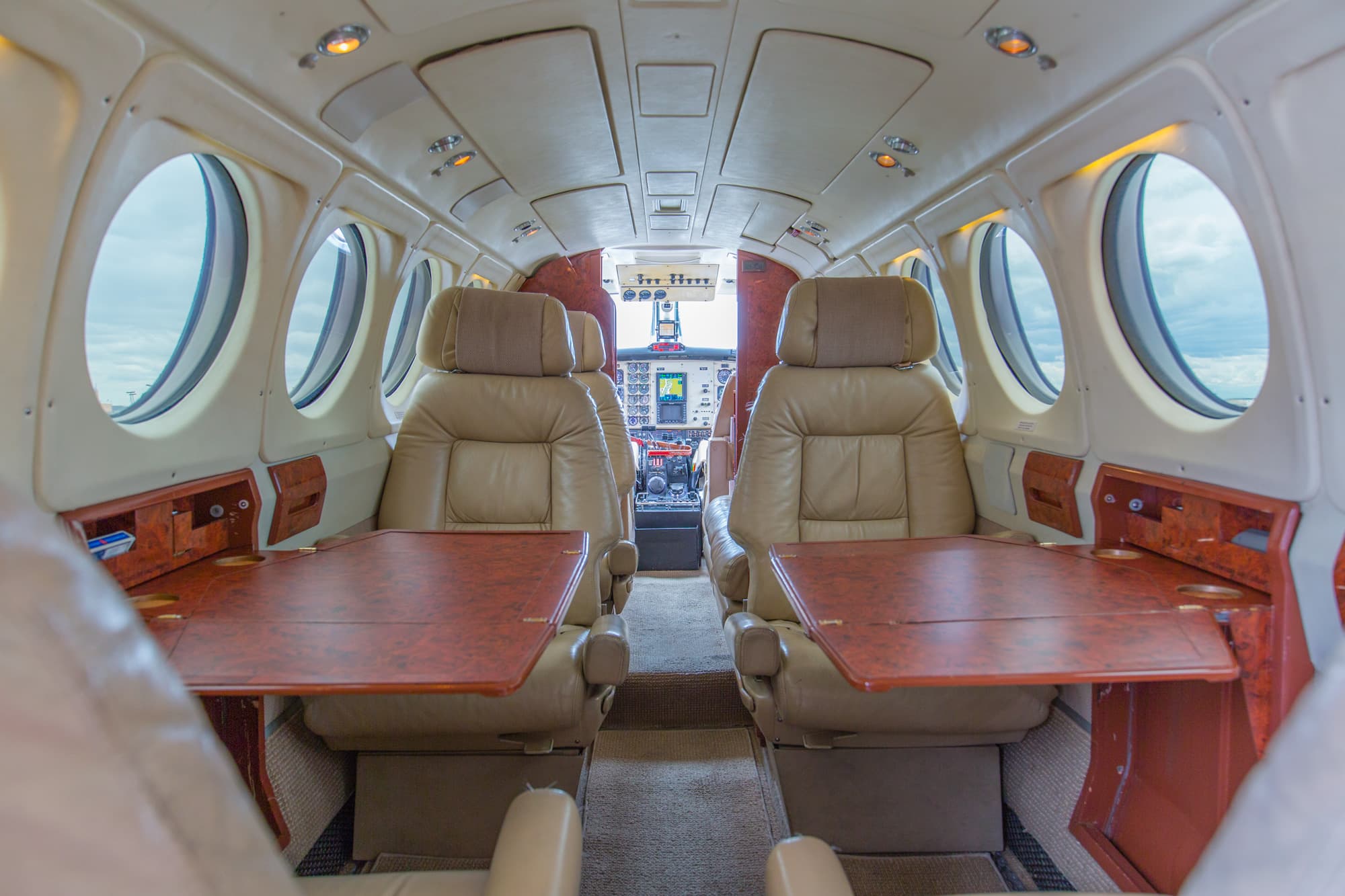 Saab 2000 N277JJ