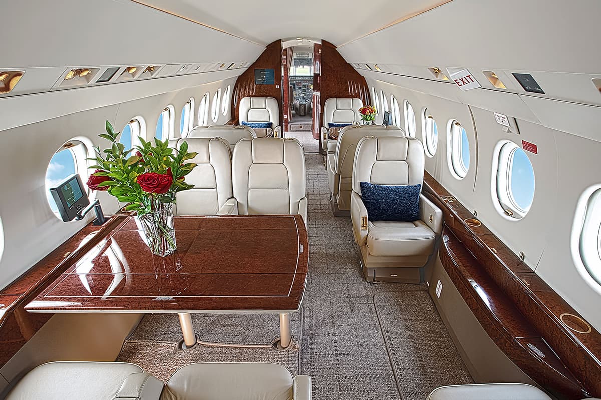 Falcon 2000 N277XX