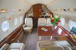 Falcon 2000 N277XX