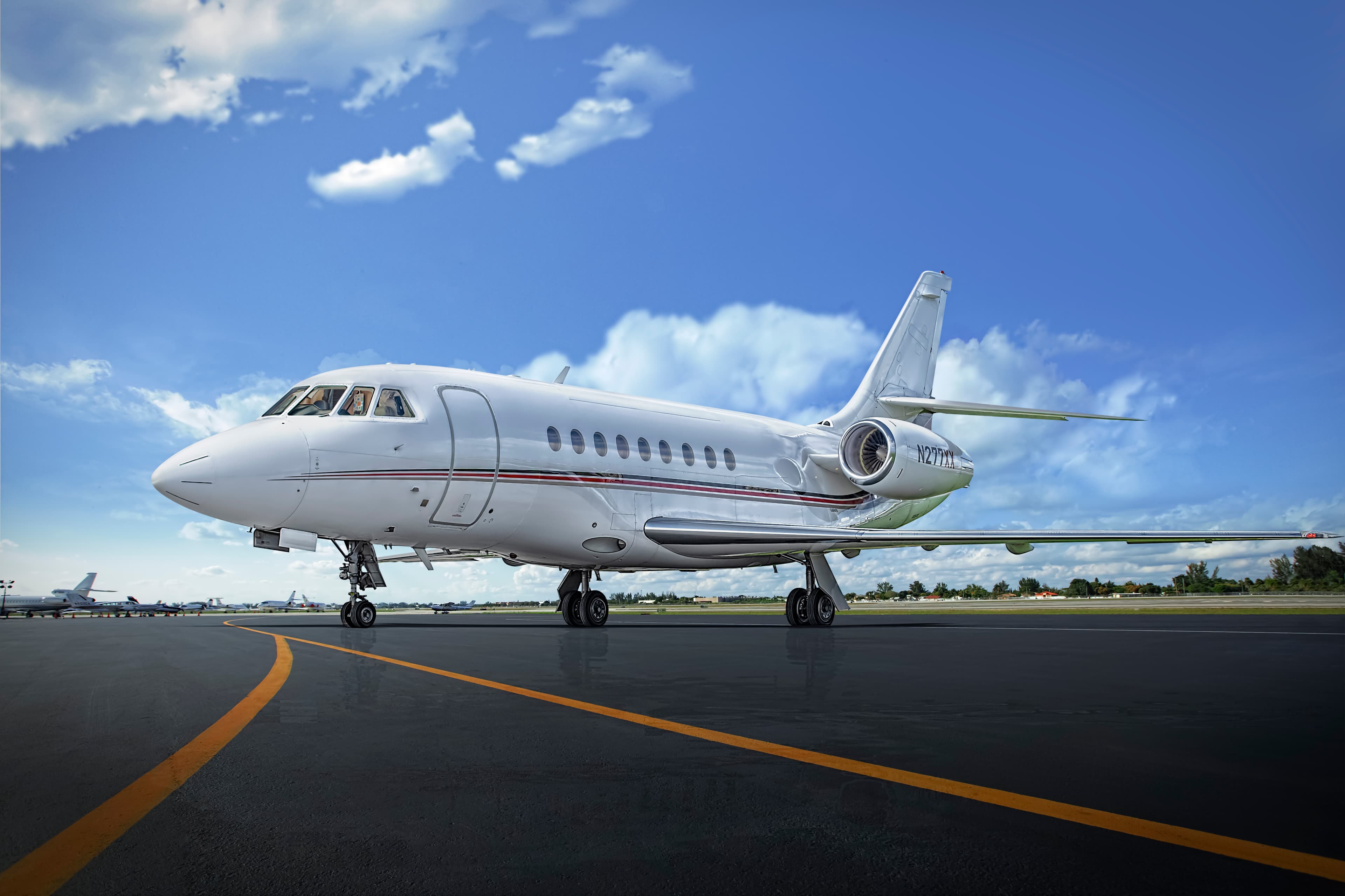 Falcon 2000 N277XX