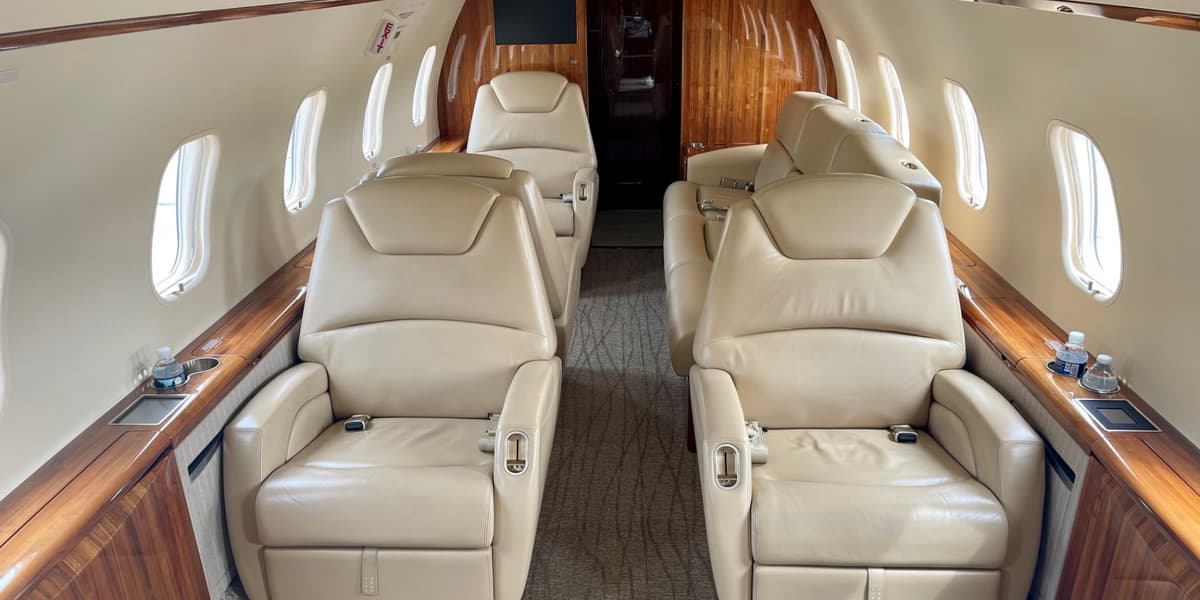 Challenger 300 N286MH