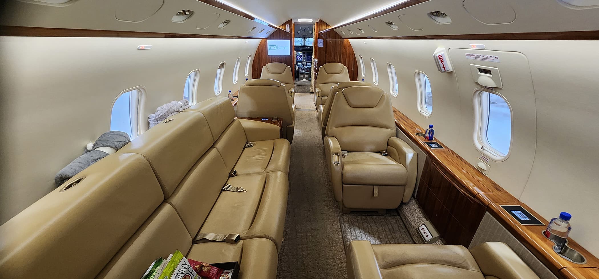 Challenger 300 N286MH