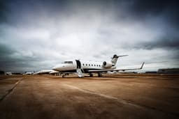 Challenger 604 N28BQ