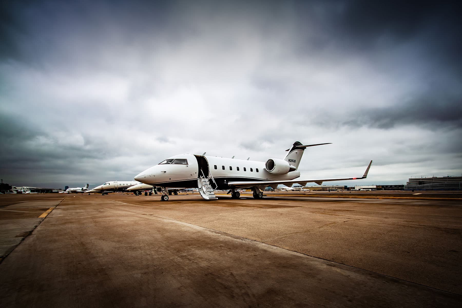 Challenger 604 N28BQ