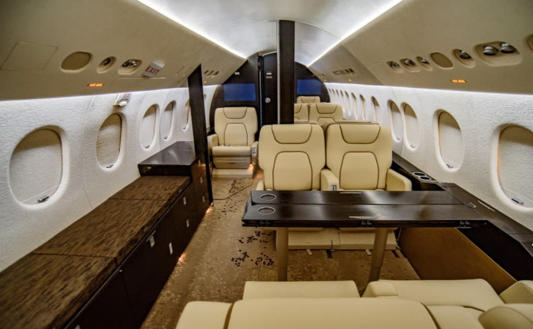 Falcon 900B N28DC