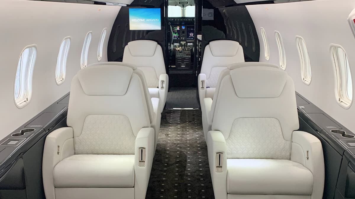 Challenger 300 N301JE