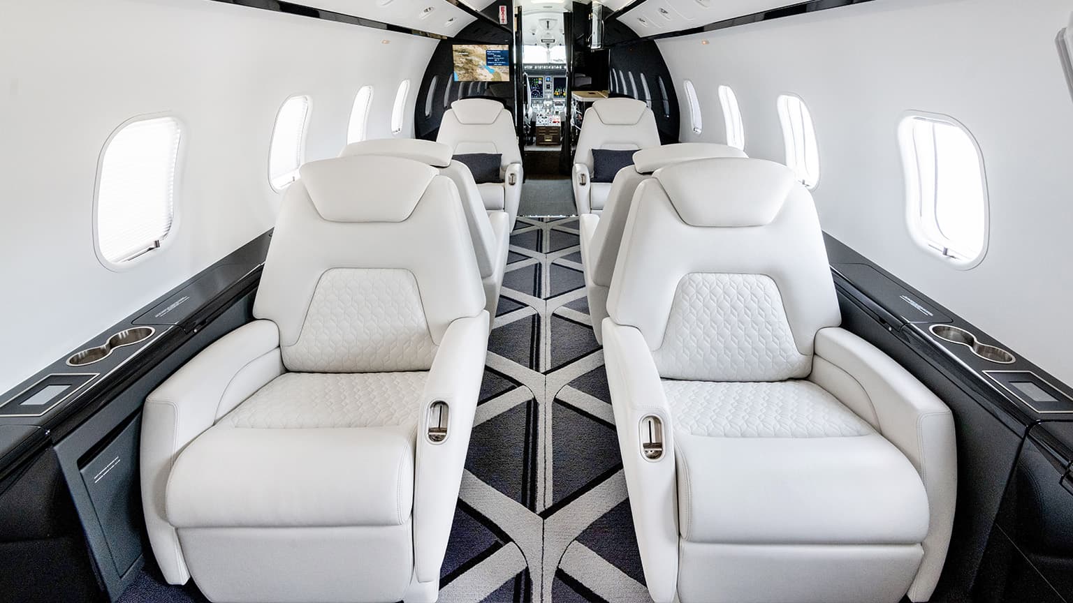 Challenger 300 N302JE