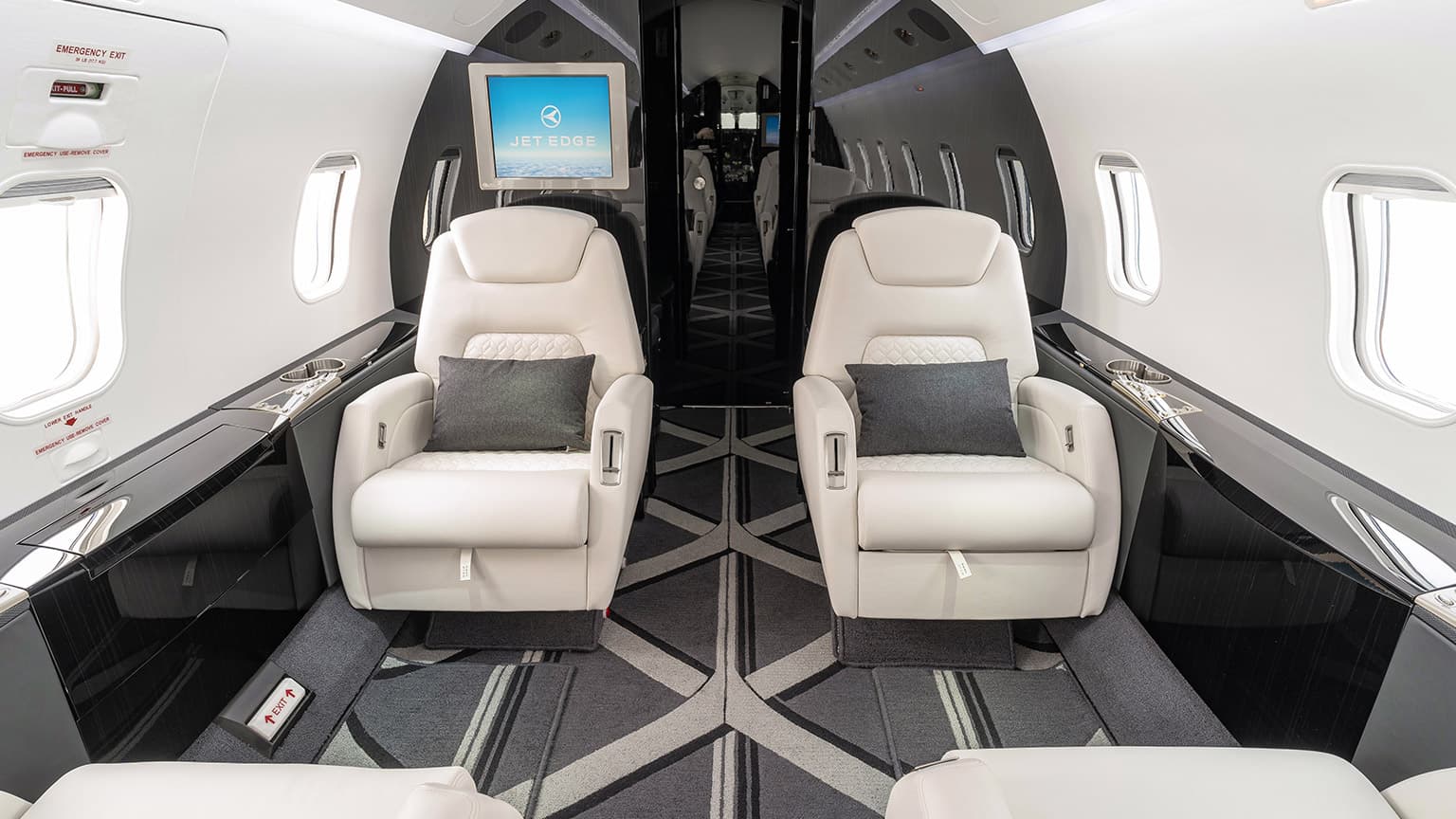 Challenger 300 N303JE