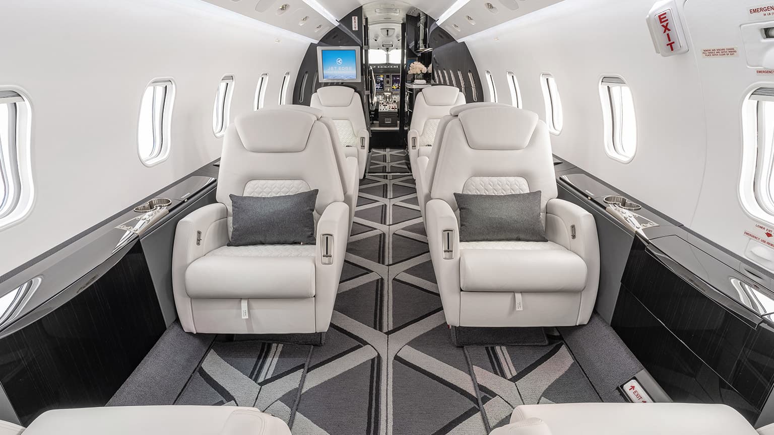 Challenger 300 N303JE