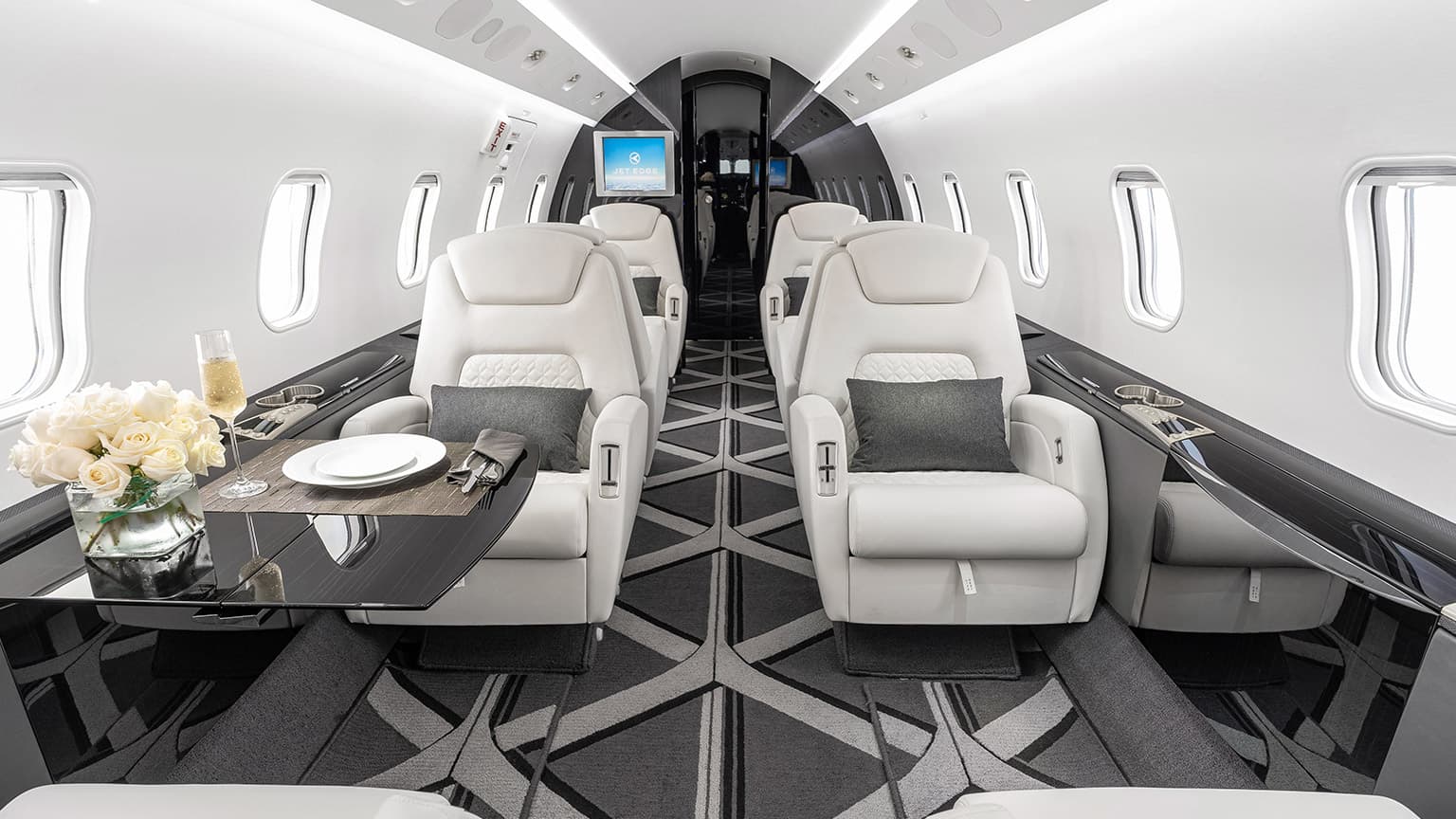 Challenger 300 N303JE