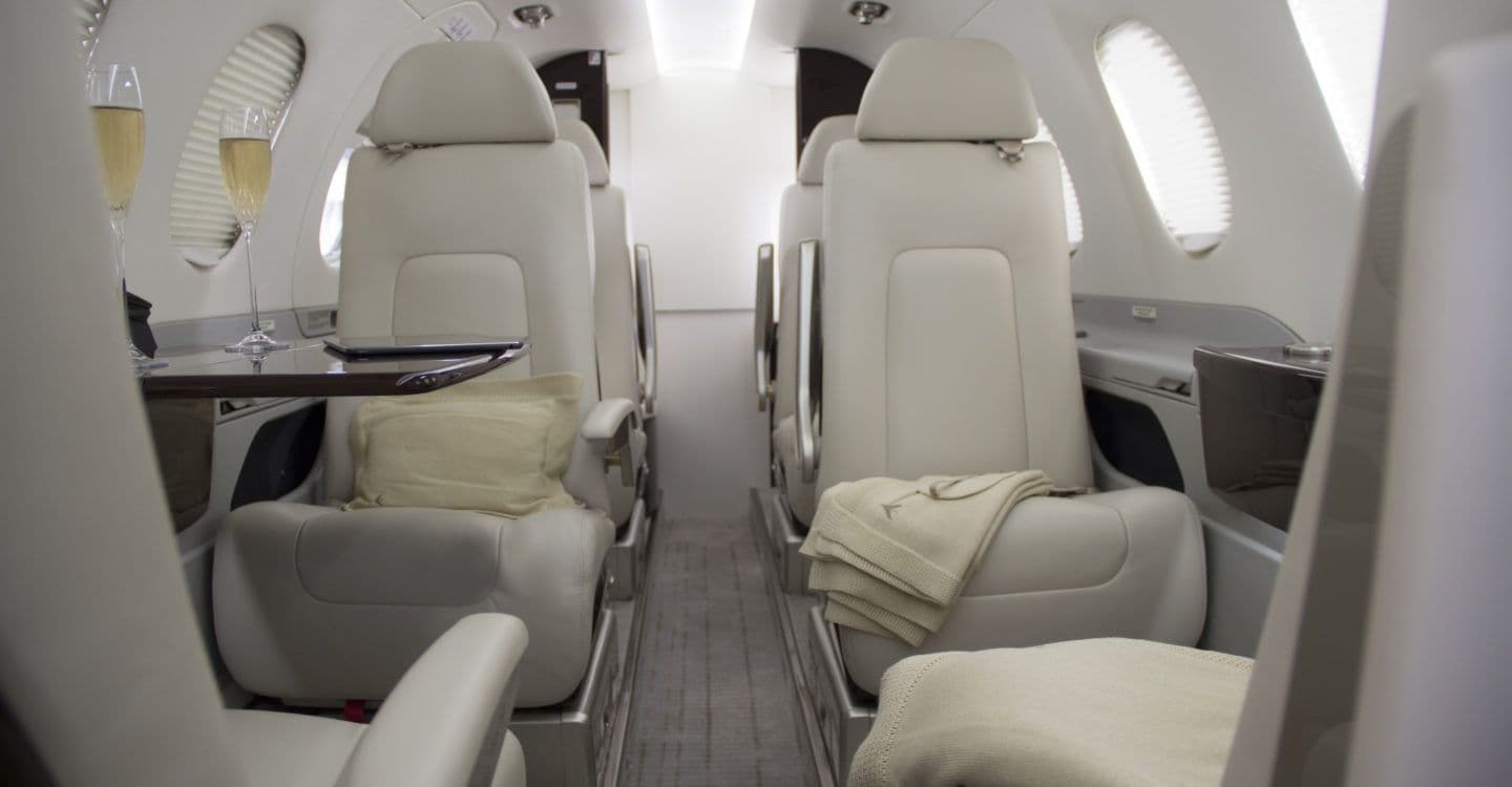 Embraer Phenom 300 N304GV