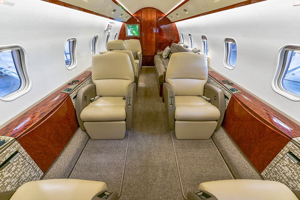 Challenger 300 N304PS