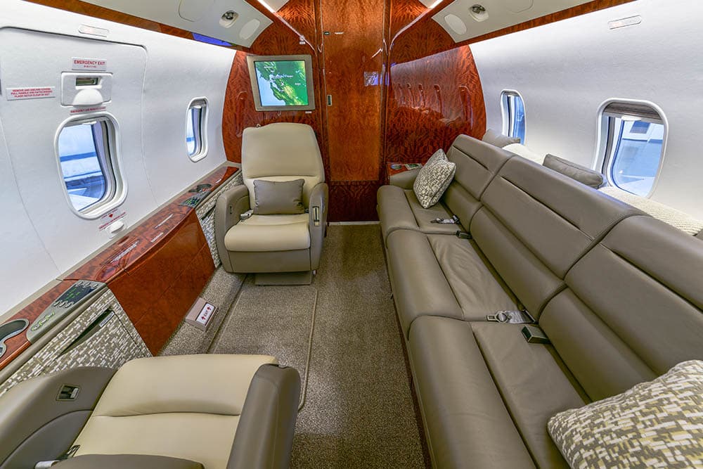 Challenger 300 N304PS