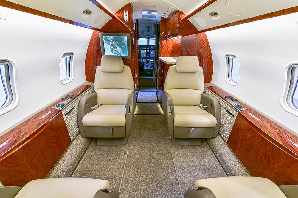 Challenger 300 N304PS