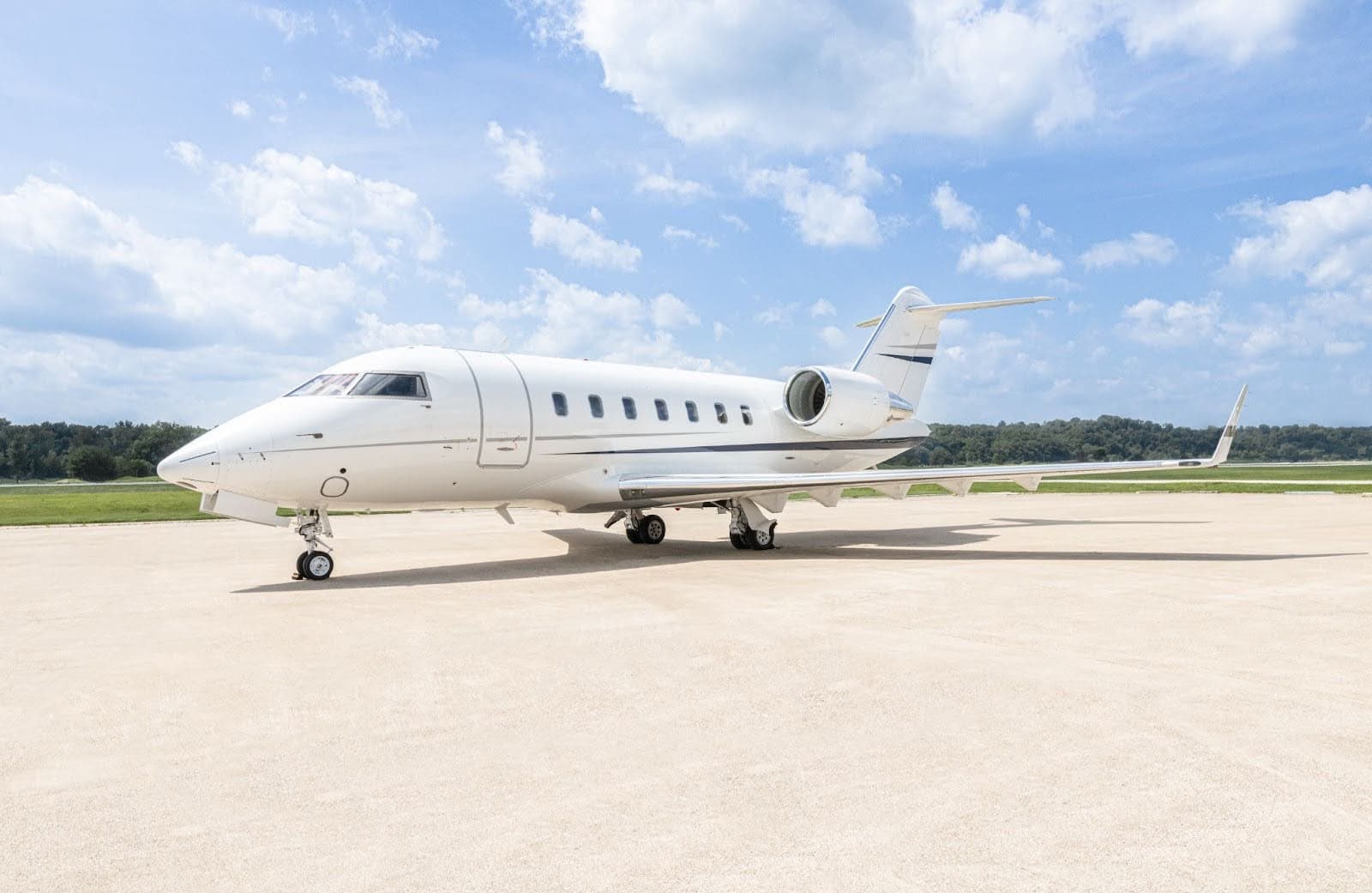 Challenger 605 N305LX