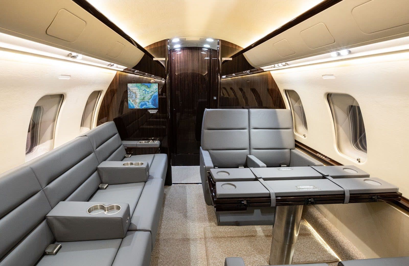 Challenger 605 N305LX