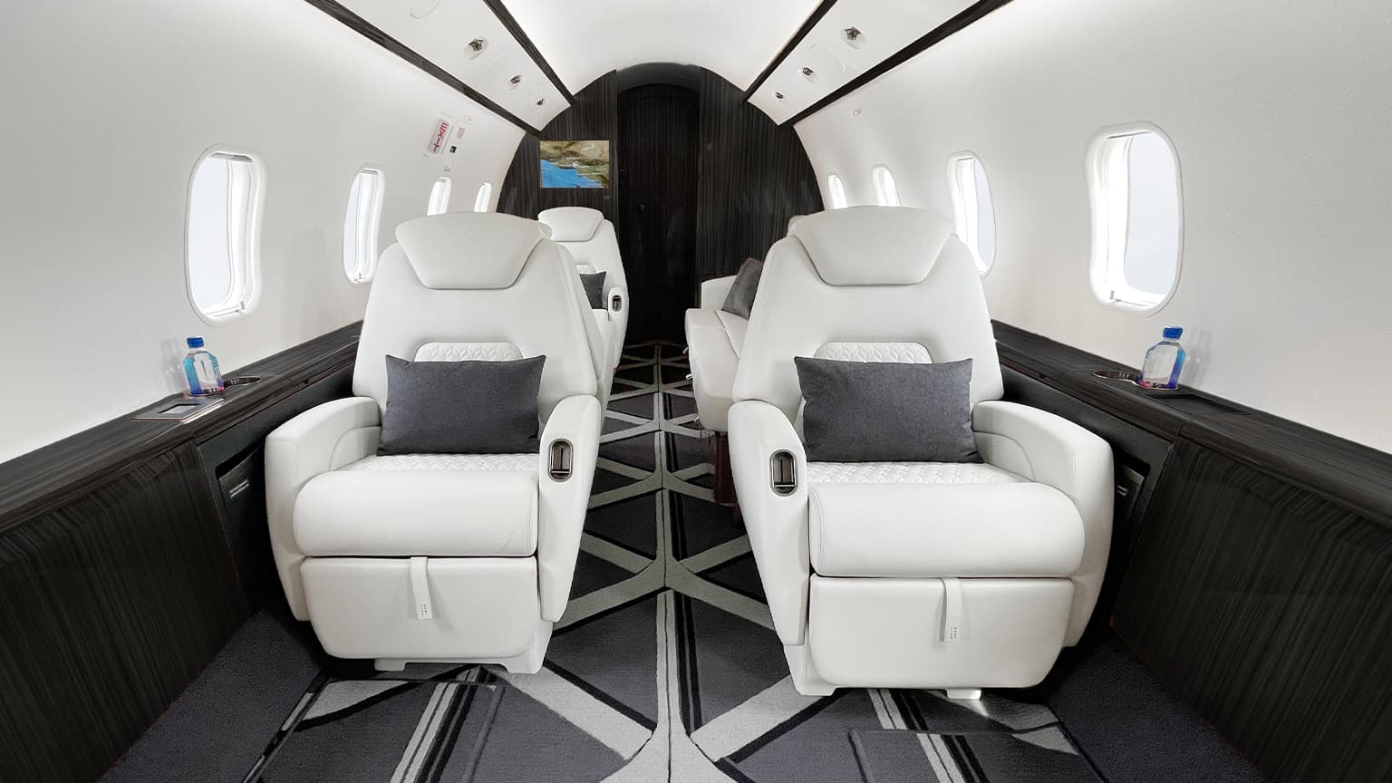 Challenger 300 N308JE