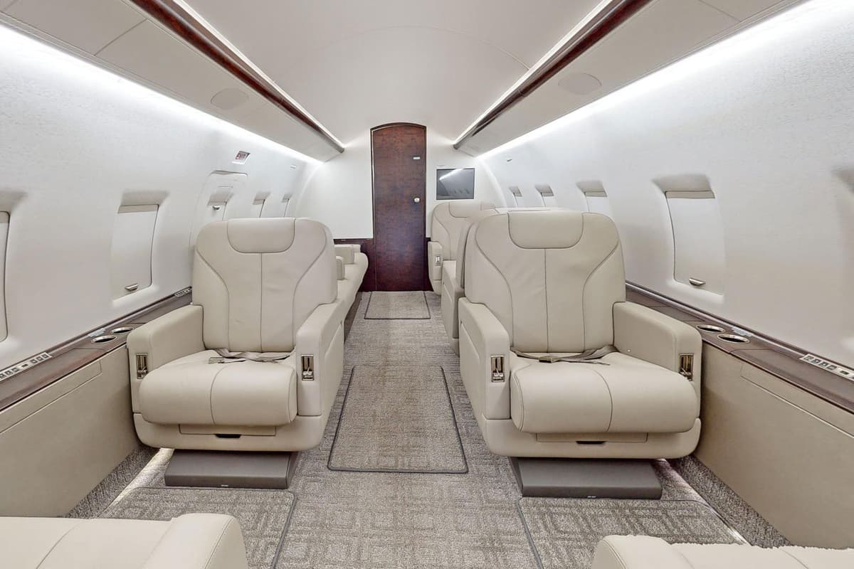 Challenger 604 N309WB