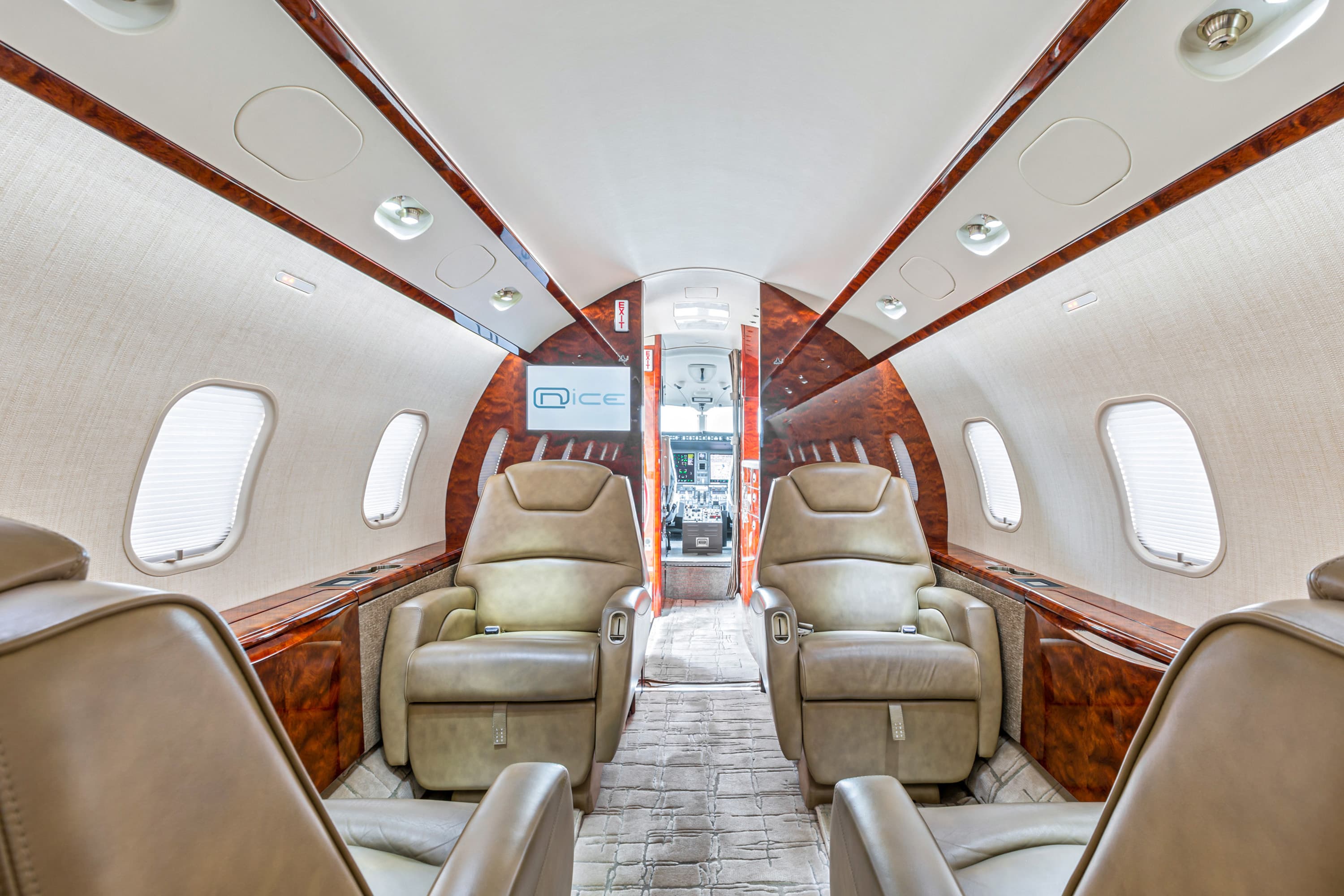 Challenger 300 N310VZ