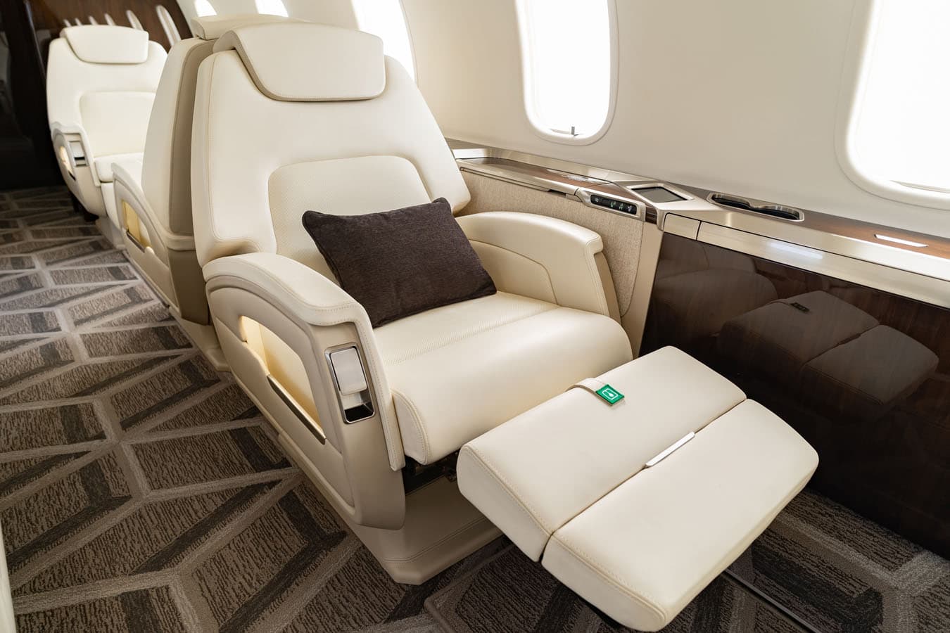 Challenger 350 N312EA