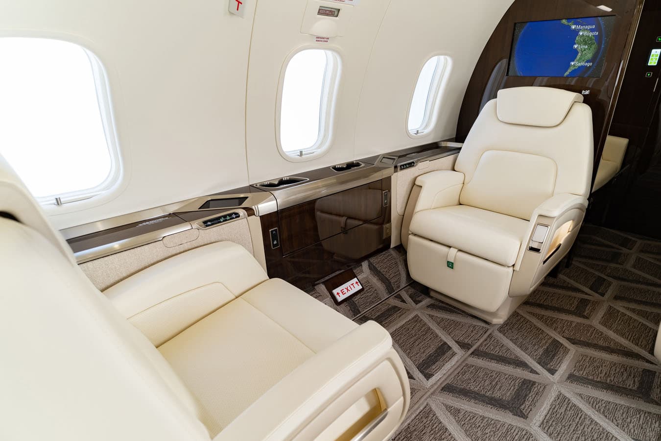 Challenger 350 N312EA