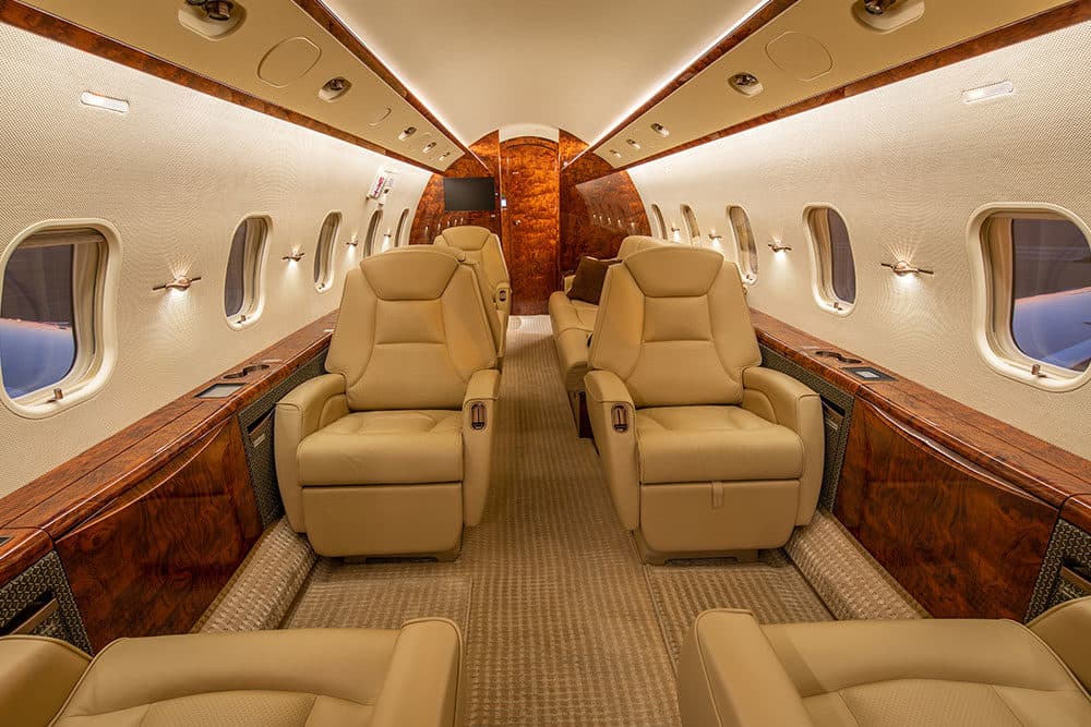 Challenger 300 N313DS