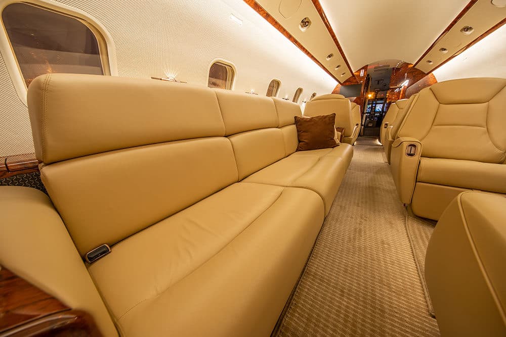 Challenger 300 N313DS
