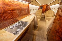 Challenger 300 N313DS