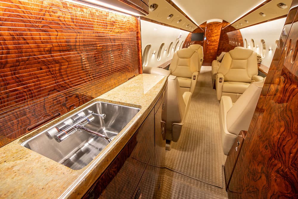 Challenger 300 N313DS