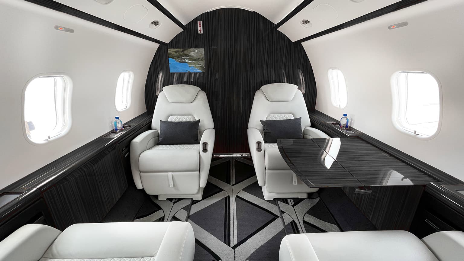 Challenger 300 N314JE