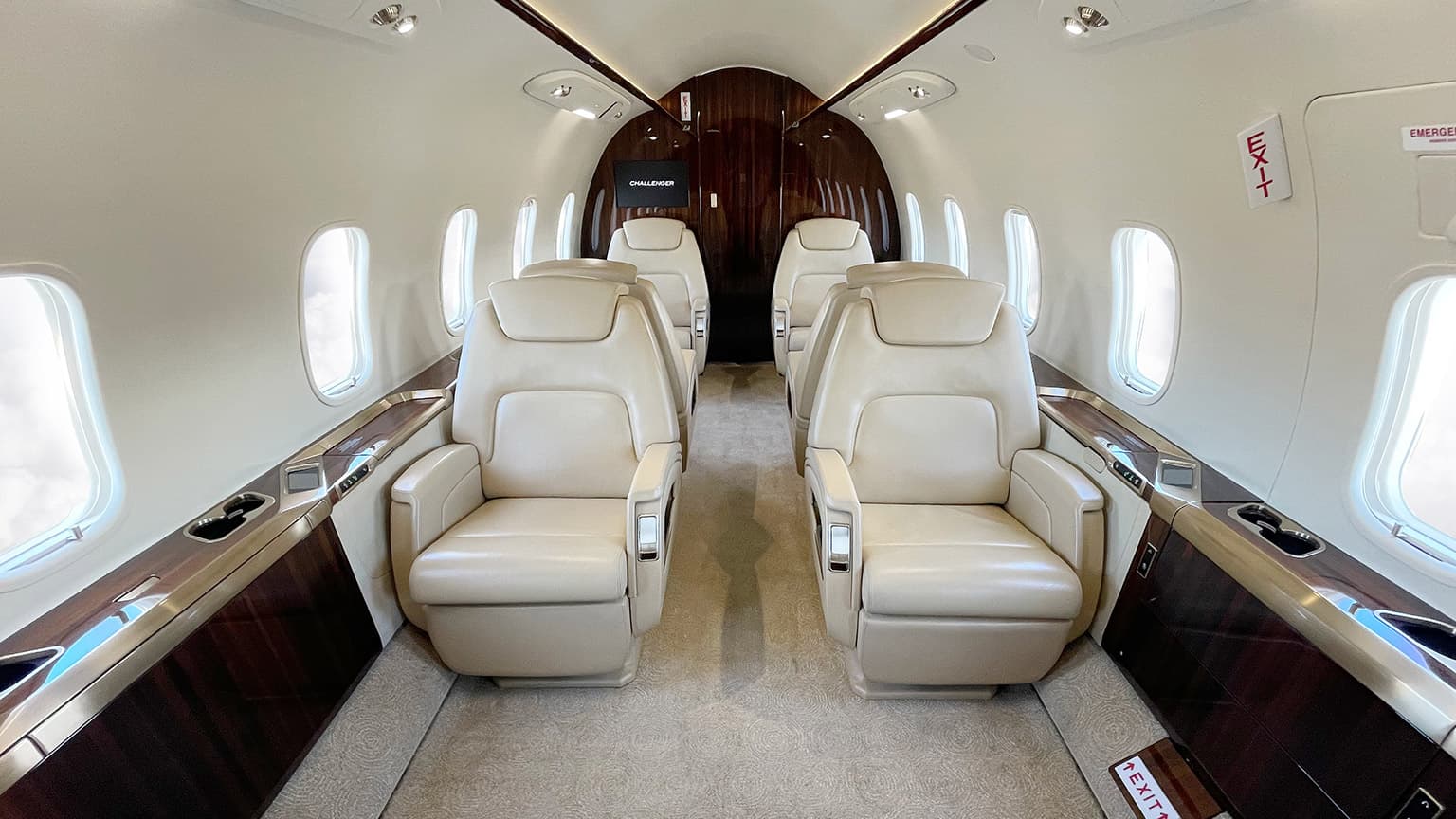 Challenger 300 N315JE