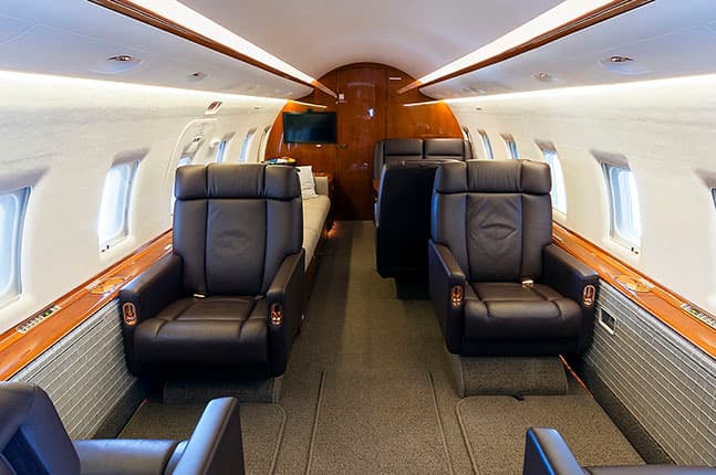 Challenger 604 N317RA