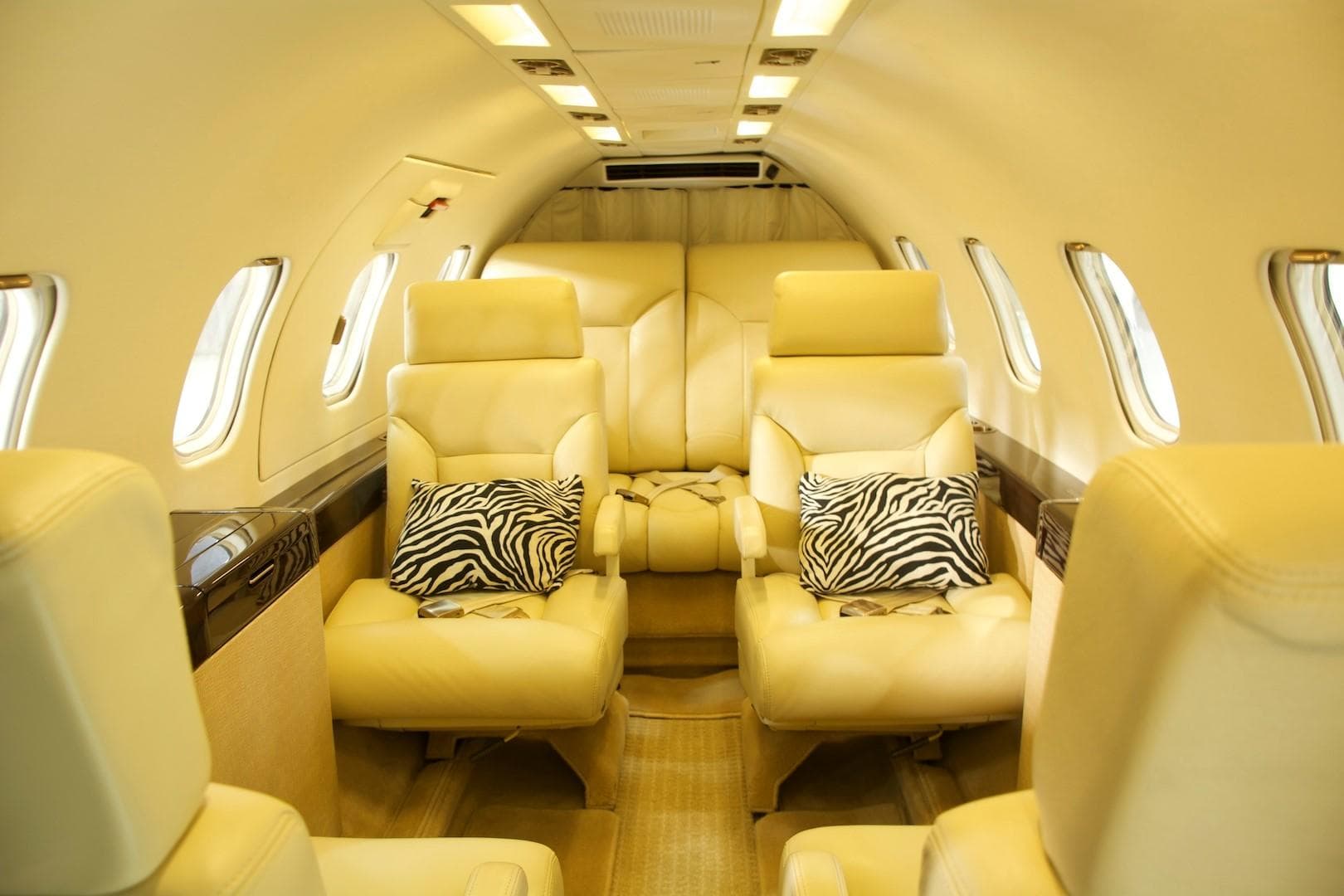 Learjet 35A N31RA