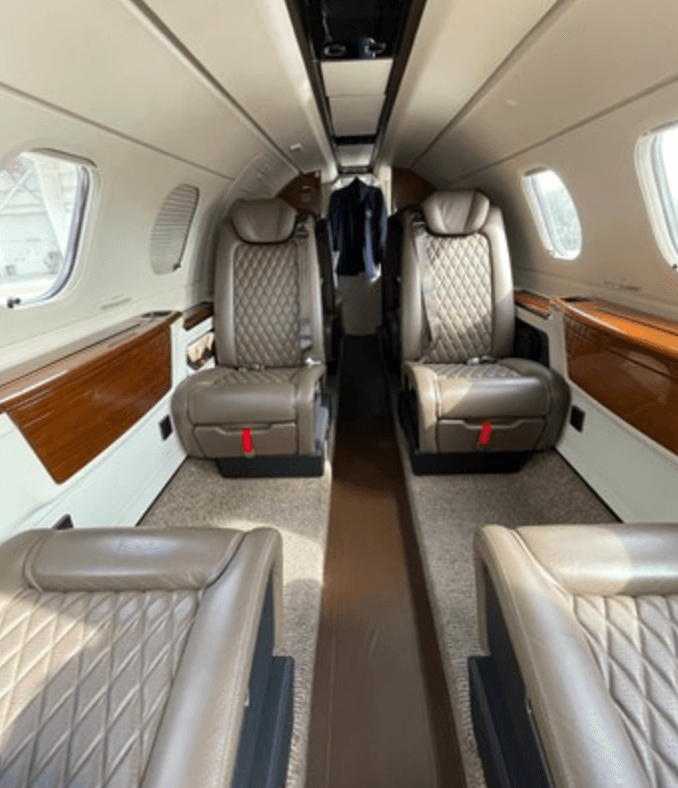 Embraer Phenom 300 N322GV
