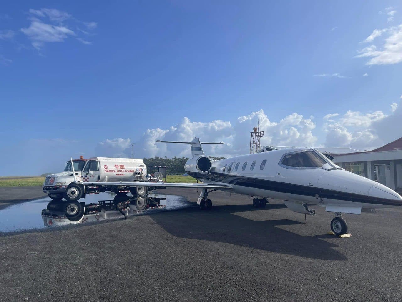 Learjet 31A N322PR