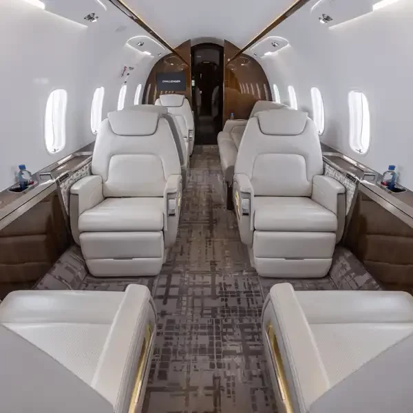 Challenger 350 N325AA