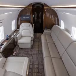 Challenger 350 N325AA