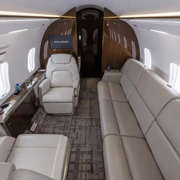 Challenger 350 N325AA