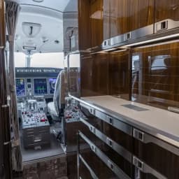 Challenger 350 N325AA