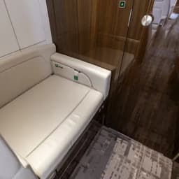 Challenger 350 N325AA