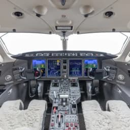 Challenger 350 N325AA