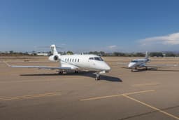 Challenger 350 N325AA