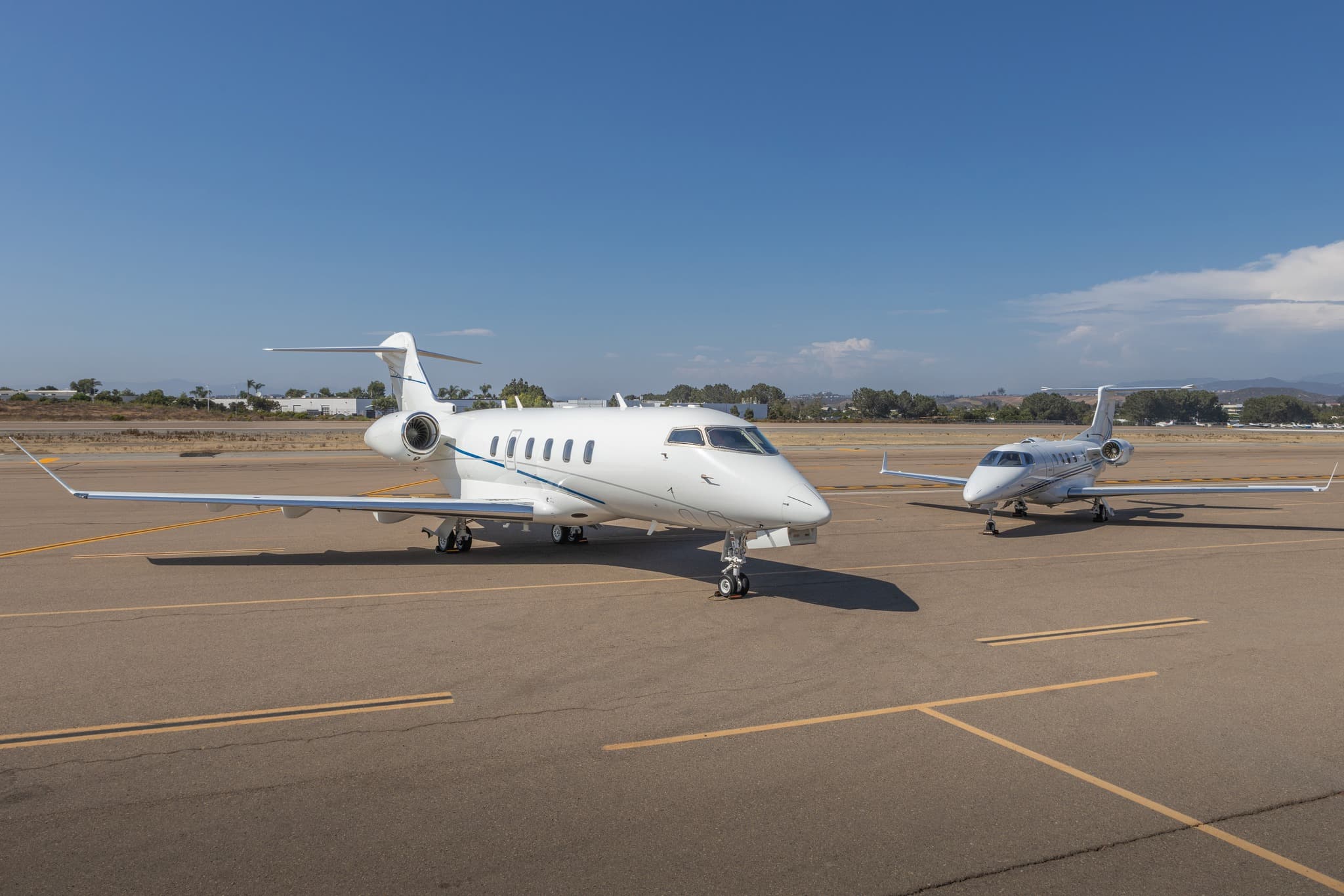 Challenger 350 N325AA