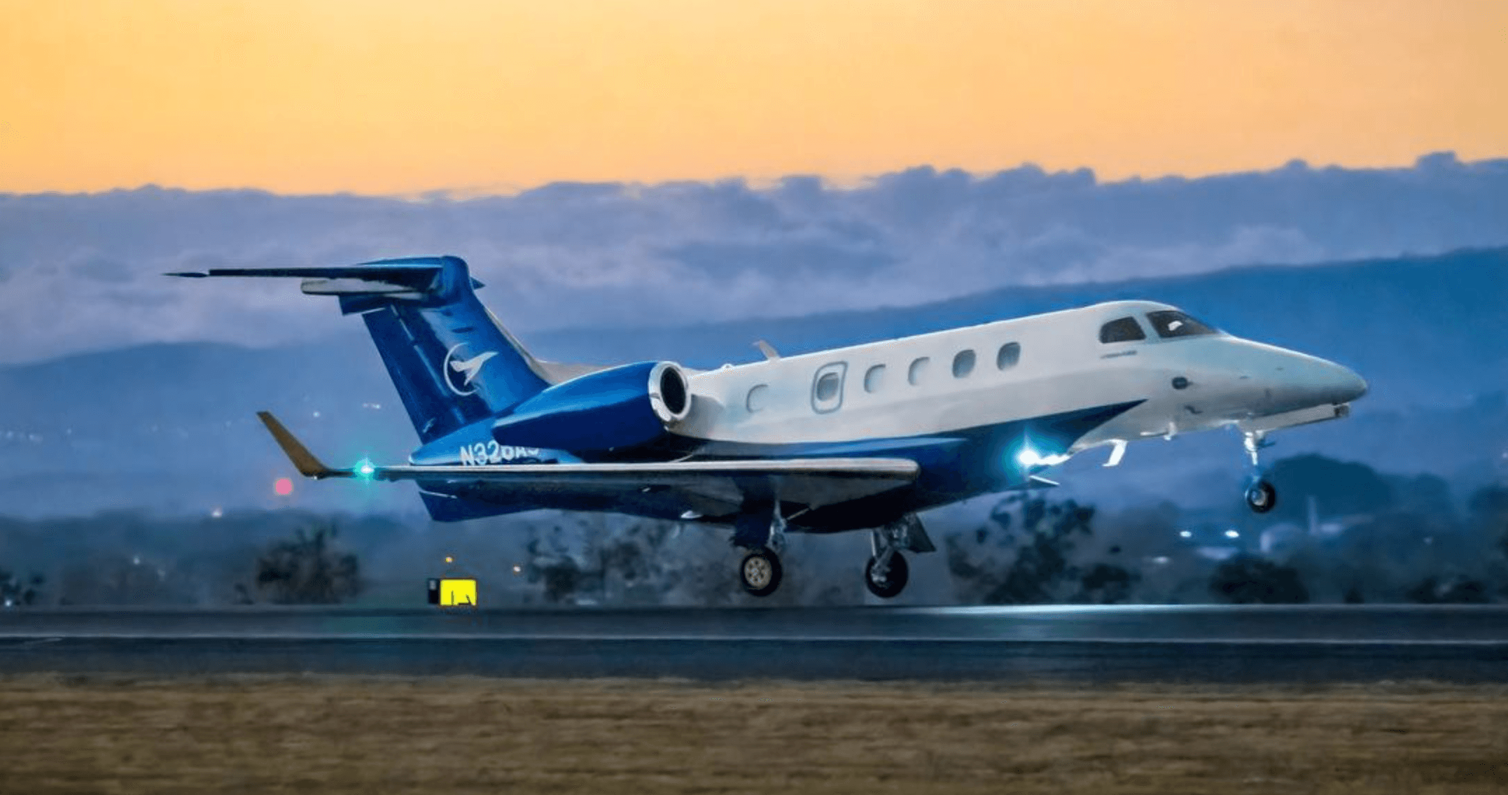 Embraer Phenom 300 N326AS