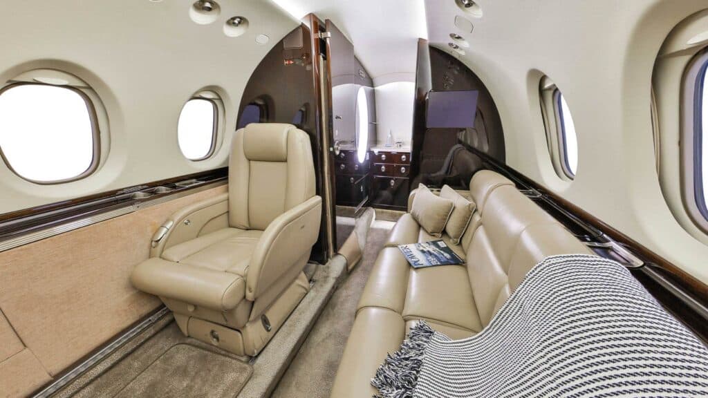 Hawker 750 N327MP